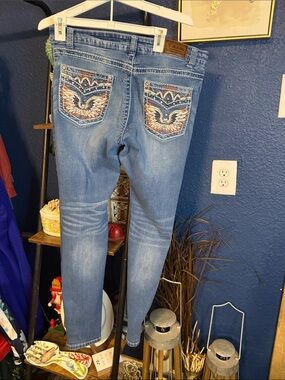 Women's Embroidered Back-Pocket Jeans - Blue